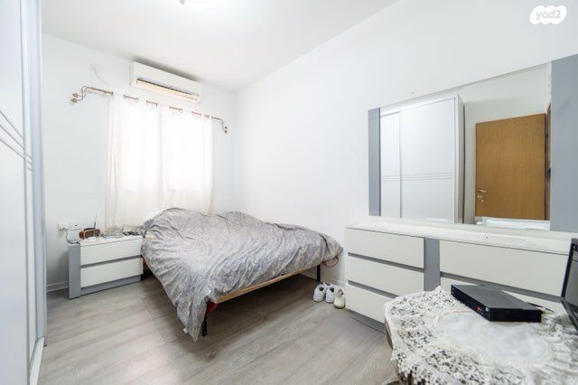 דירה, אברבנאל, יסודות, בני ברק