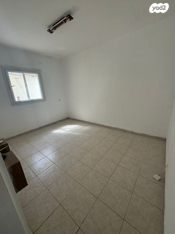 דירה, נחל הצבי, מגדל העמק