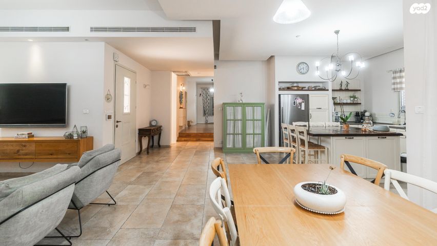 דו משפחתי, רנן