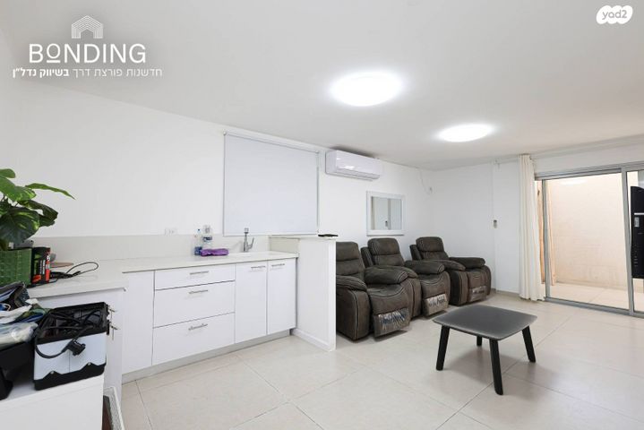 דו משפחתי, 212 מערב, אבן יהודה