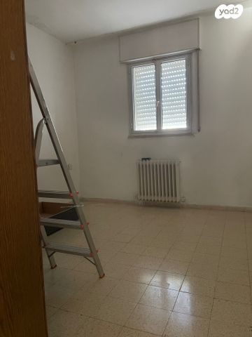 דירה, לאה גולדברג, נווה יעקב, ירושלים