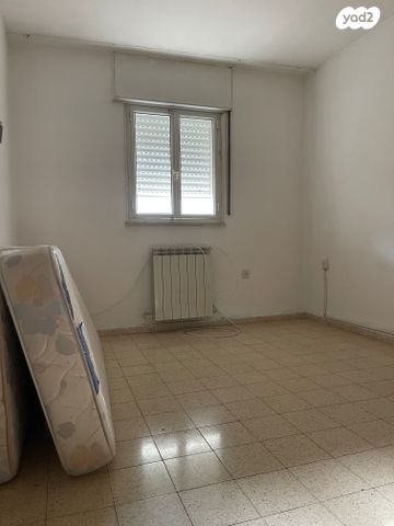 דירה, לאה גולדברג, נווה יעקב, ירושלים