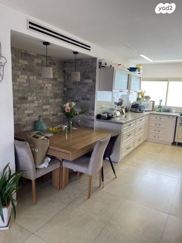 דירה, מצפה אפק, ראש העין