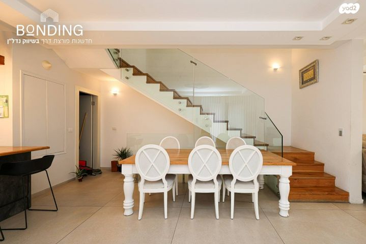 דו משפחתי, 212 מערב, אבן יהודה