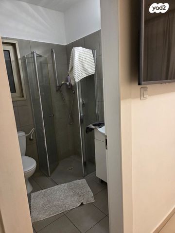 דירה, אפרים קישון 14, חתני פרס ישראל, באר יעקב