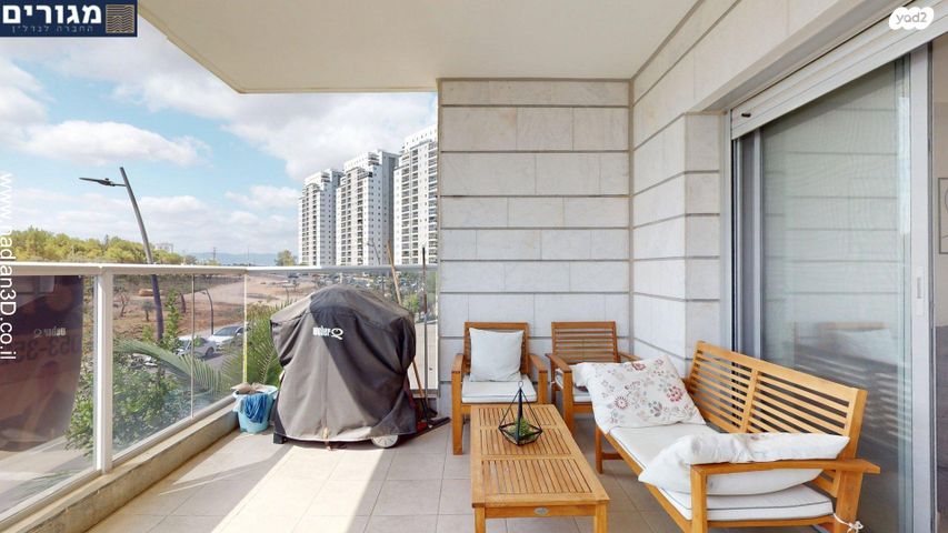 דירה, אהוד מנור, נאות אפק, אפקה, קרית ביאליק