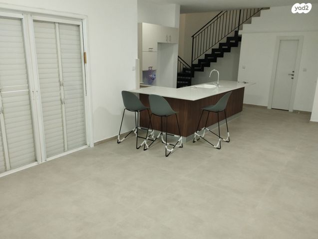 גג/ פנטהאוז, הכבאים, נווה יהושע, ערמונים, רמת גן