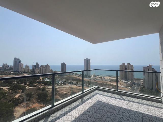 אמנון ליפקין שחק 