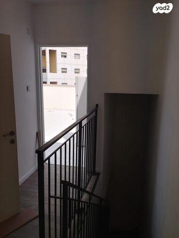 גג/ פנטהאוז, הכבאים, נווה יהושע, ערמונים, רמת גן