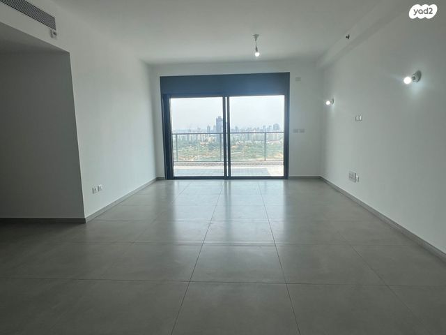 דירה, אמנון ליפקין שחק, נוף הטיילת, נתניה