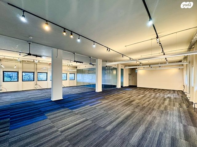 בניין משרדים, מונטיפיורי, הרכבת, תל אביב יפו