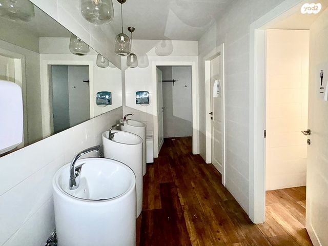 בניין משרדים, מונטיפיורי, הרכבת, תל אביב יפו