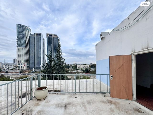 בניין משרדים, מונטיפיורי, הרכבת, תל אביב יפו