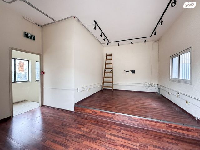 בניין משרדים, מונטיפיורי, הרכבת, תל אביב יפו