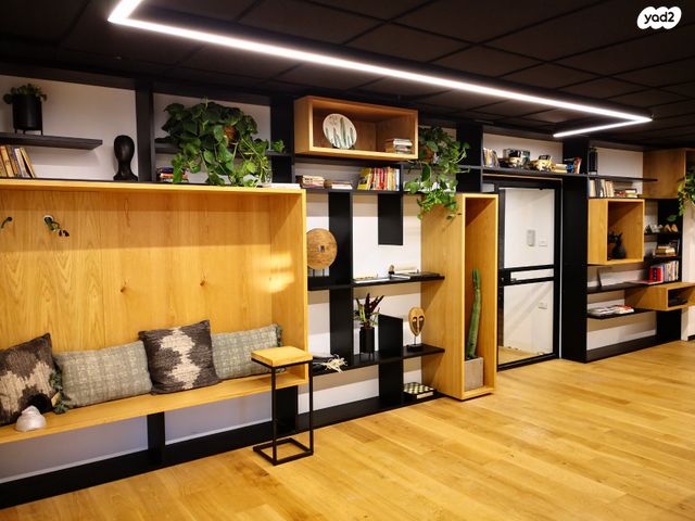 משרדים, יגאל אלון, ביצרון ורמת ישראל, תל אביב יפו