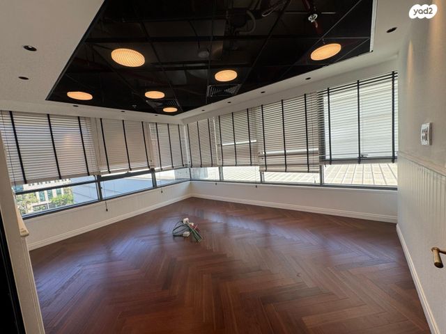 בניין משרדים, הגביש, אזור תעשיה ספיר, נתניה