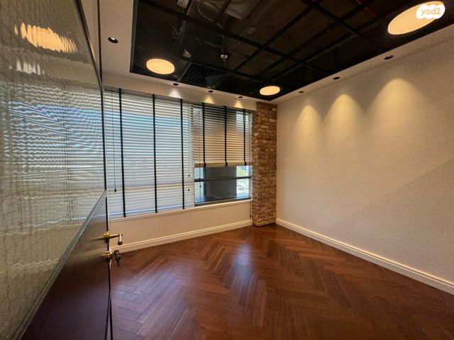 בניין משרדים, הגביש, אזור תעשיה ספיר, נתניה