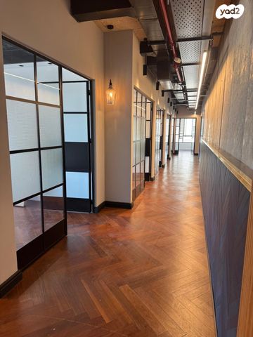 בניין משרדים, הגביש, אזור תעשיה ספיר, נתניה