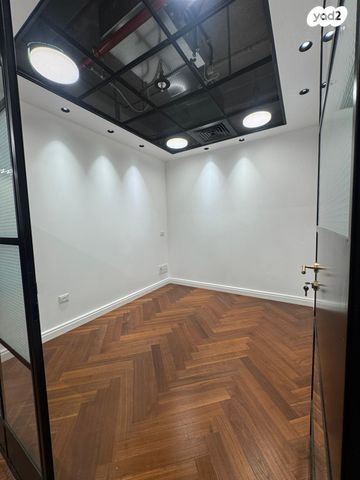 בניין משרדים, הגביש, אזור תעשיה ספיר, נתניה