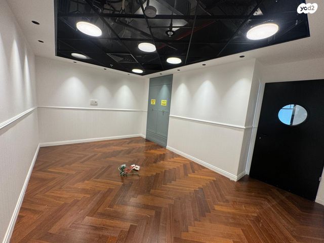 בניין משרדים, הגביש, אזור תעשיה ספיר, נתניה