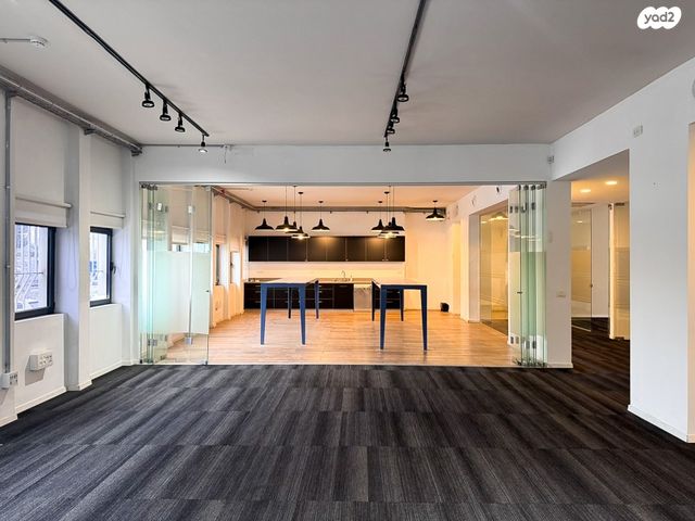 בניין משרדים, מונטיפיורי, הרכבת, תל אביב יפו