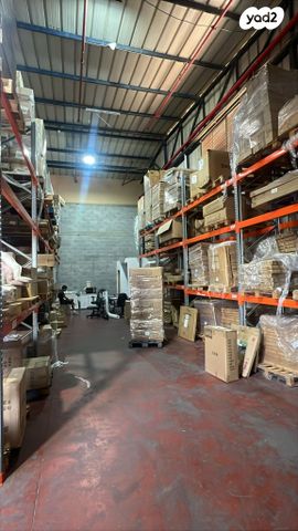 מחסנים, אבשלום גיסין, הדר המושבות החדשה / אם המושבות החדשה, פתח תקווה