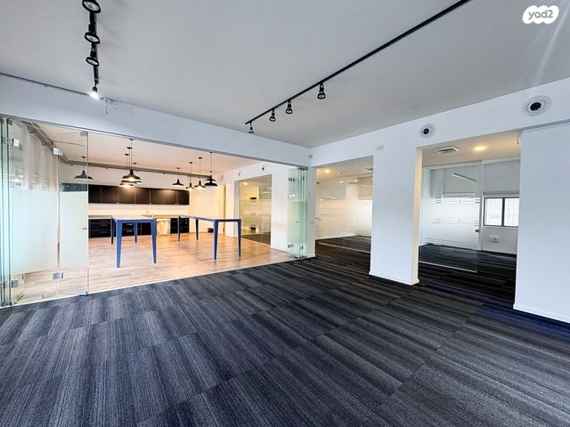 בניין משרדים, מונטיפיורי, הרכבת, תל אביב יפו