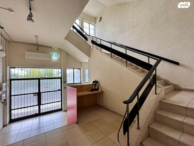 בניין משרדים, מונטיפיורי, הרכבת, תל אביב יפו