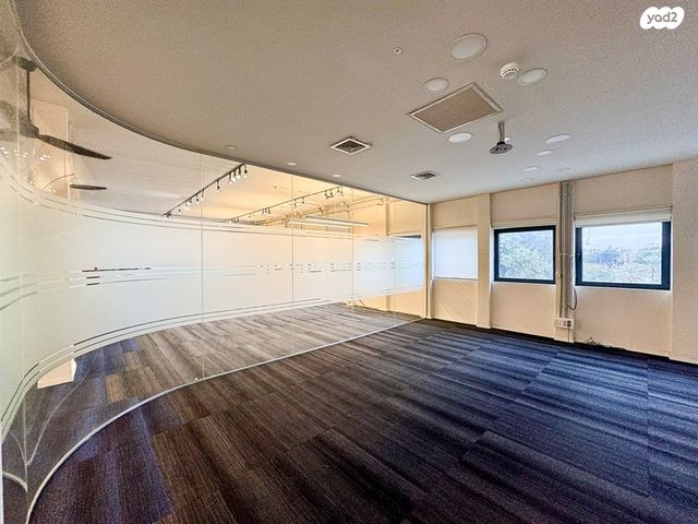 בניין משרדים, מונטיפיורי, הרכבת, תל אביב יפו