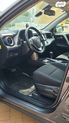 טויוטה RAV4