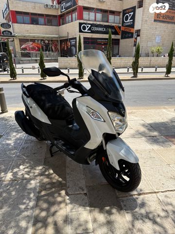 מודעת רכב סאן יאנג ג'וי-מקס Z-300