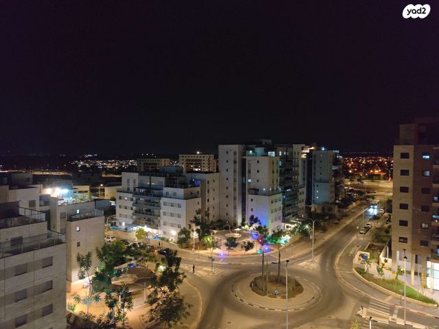 דפנה 12
