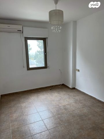 דירה, נתן אלבז 284, הראשונים, שלומי