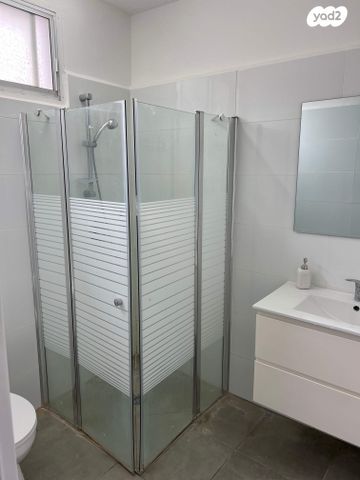 דירה, נתן אלבז 284, הראשונים, שלומי