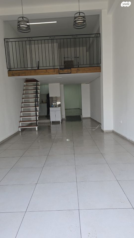 חנויות/ שטח מסחרי, קיבוץ גלויות 84, העיר התחתית, ואדי סאליב, חיפה