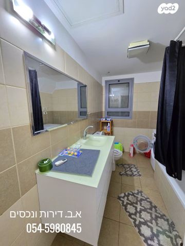 דירה, רמב"ם, ראשון לציון