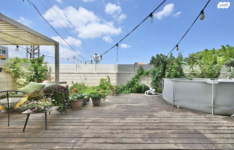 דירת גן, יהוד מונוסון