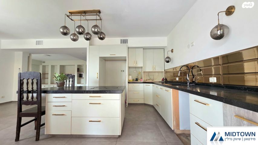 דירת גן, ברל כצנלסון 10, קרית ספיר, כפר סבא