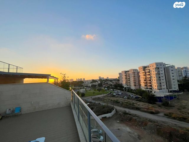 גג/ פנטהאוז, הרב זבולון גרז, רחובות הצעירה, רחובות