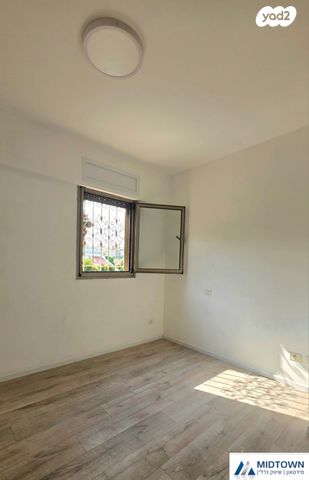 דירת גן, ברל כצנלסון 10, קרית ספיר, כפר סבא