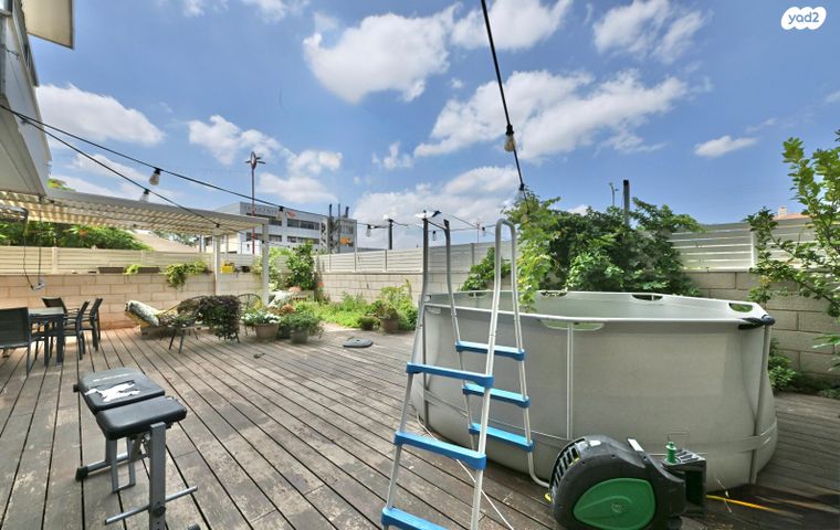 דירת גן, יהוד מונוסון