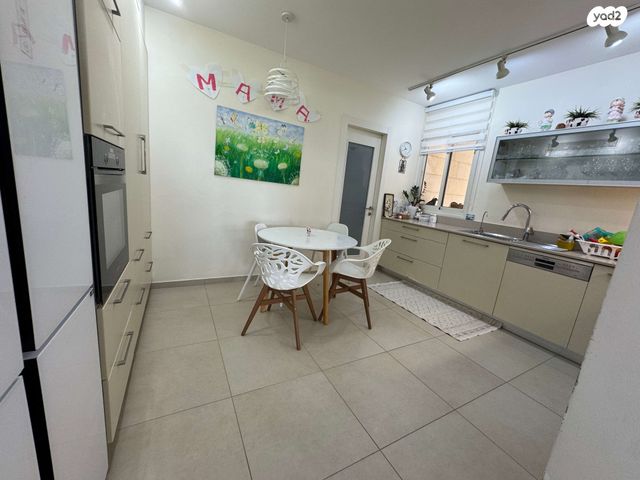 גג/ פנטהאוז, יוסף נקר, כפר גנים ג, פתח תקווה