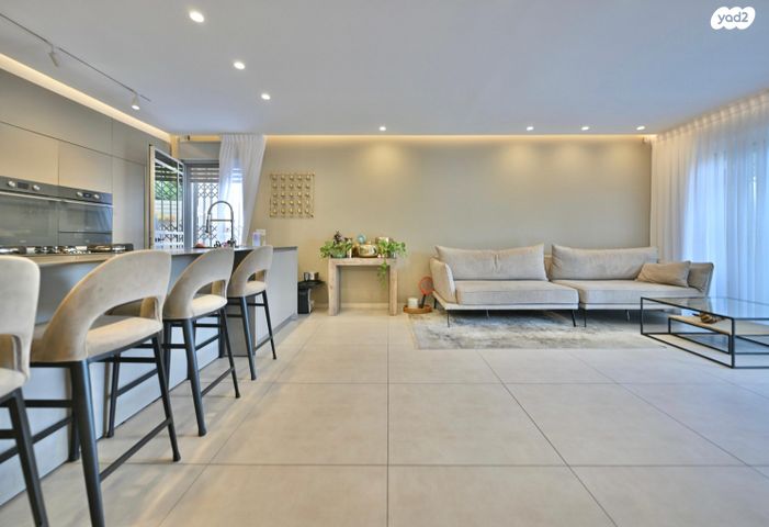 דירת גן, יהוד מונוסון