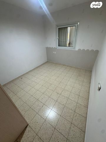 דירה, חללי אגוז, גני אביב, לוד