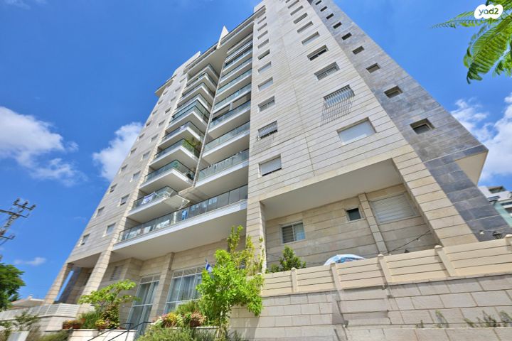 דירת גן, יהוד מונוסון