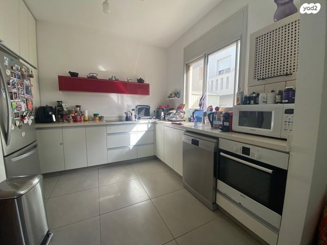 דו משפחתי, תל מונד