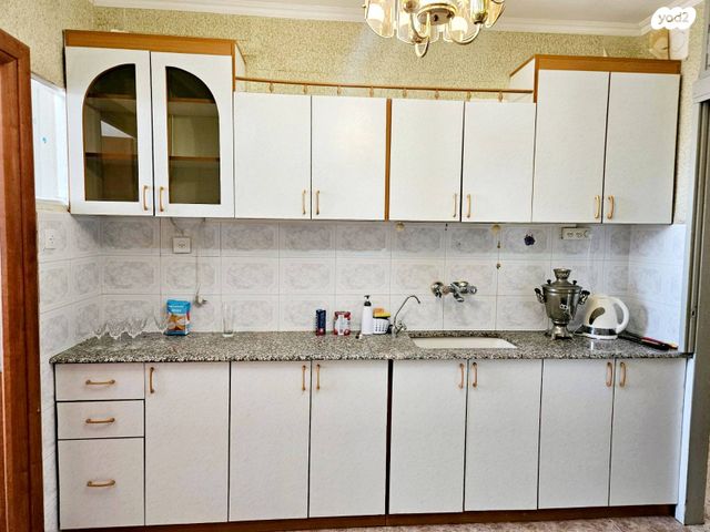 דירה, תשי"ג, פנחס ספיר, מגדל העמק