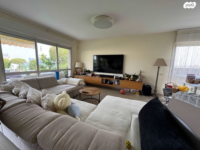 גג/ פנטהאוז, יוסף נקר, כפר גנים ג, פתח תקווה