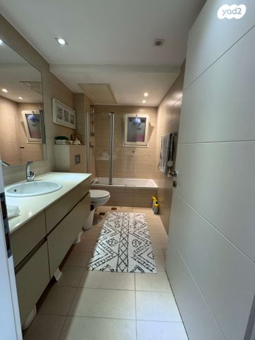 גג/ פנטהאוז, יוסף נקר, כפר גנים ג, פתח תקווה