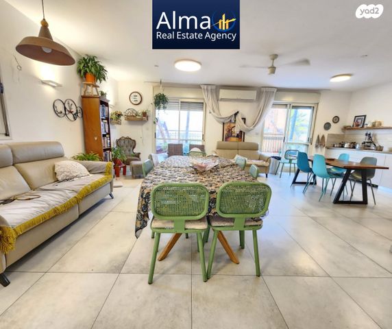 דופלקס, מבוא הקתרוס, כלי שיר, מעלה אדומים